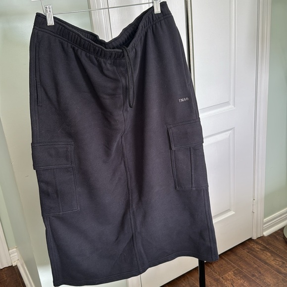 ARITZIA Terry Fleece Cargo MIDI Skirt, Black, size L - Picture 4 of 5